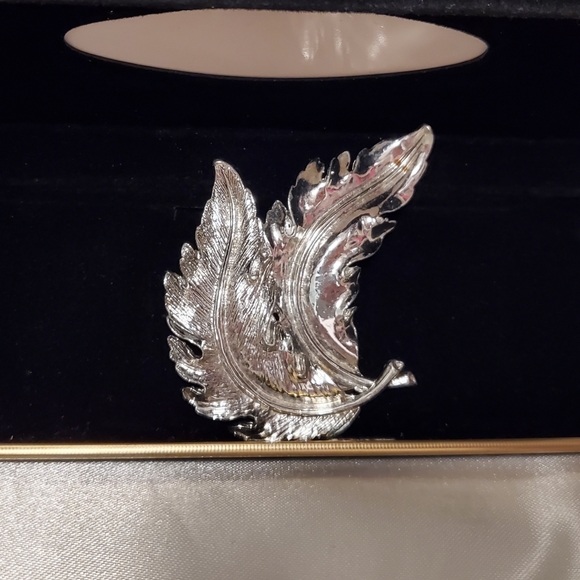 Amazing Vintage Brooch Leaf Silver Tone ~ Jewelry~ Vintage Brooch Leaves - Picture 3 of 8